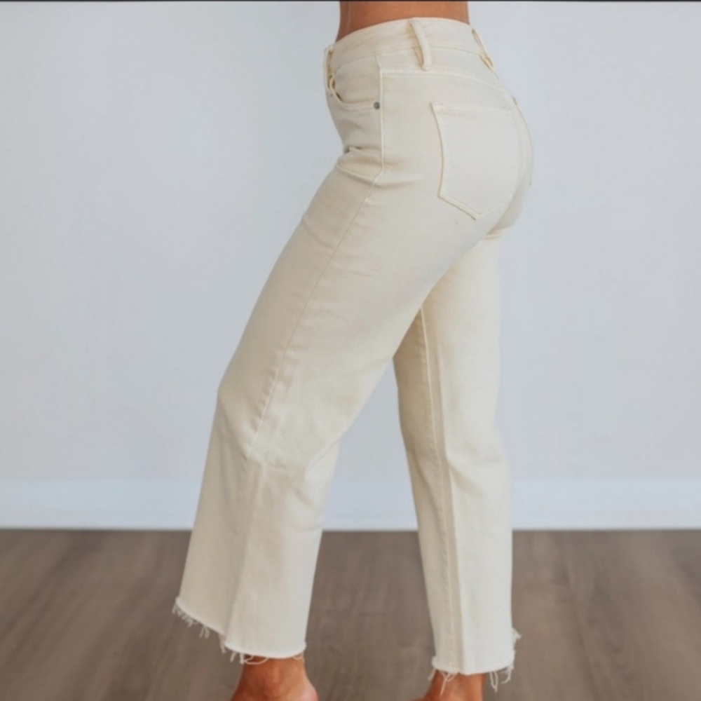 Zara | Women's Light Tan/Cream Straight Leg Cropped Raw Hem Jeans Size 10